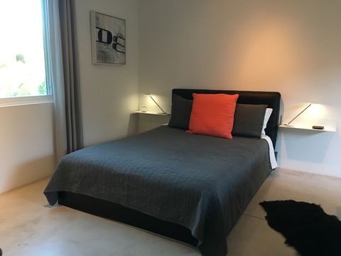 Queen Bed