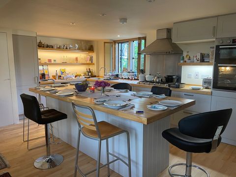 Details of the kitchen/dining room. 