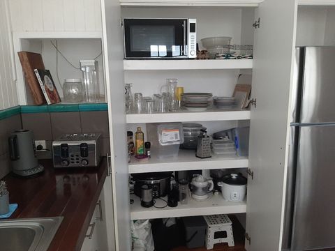 Kitchen Ustensils & Convection oven/microwave