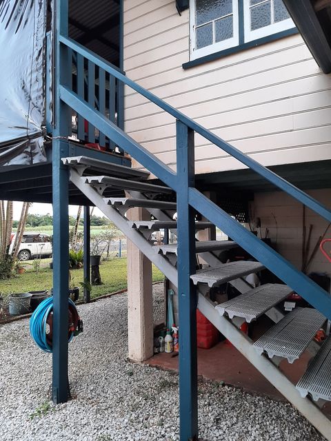 Entrance - Stairs to the unit 1