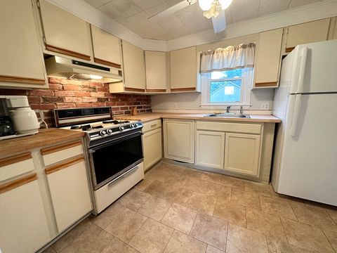 Full size refrigerator & freezer are great for longer stays & big grocery trips. 