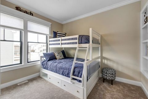 bunk room! one full bed and three twins