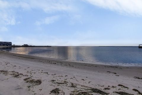 The bay is also good for a stroll, or for kayaking or paddle boarding.