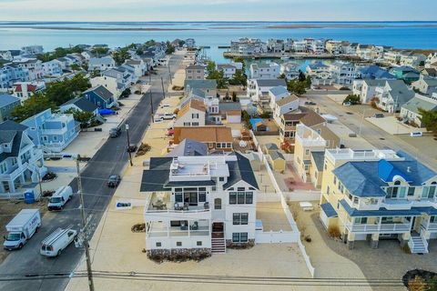 A walk down Inlet Rd will bring you to the bay.