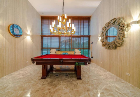 pool room 