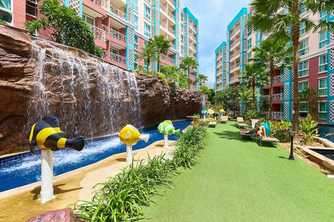 Theme pool