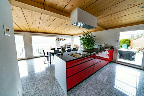Gourmet Open-Concept Kitchen! ‍ Cook, dine, and socialize with stunning Lake Brienz Views. Fully equipped with modern, high-end fittings and ample workspace. Seamlessly connects to the living and dining areas