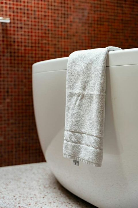 Hotel-Quality Amenities.  Fresh, fluffy white towels and luxurious, clean fittings await you in your spa-like washroom. Every detail is handled to ensure a restful, high-end stay that defines Swiss Dream Living comfort.