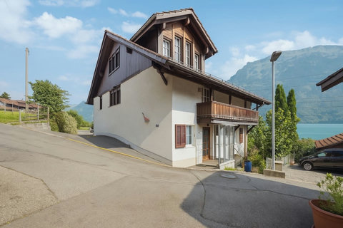 Lake & mountain views in a quiet alpine setting