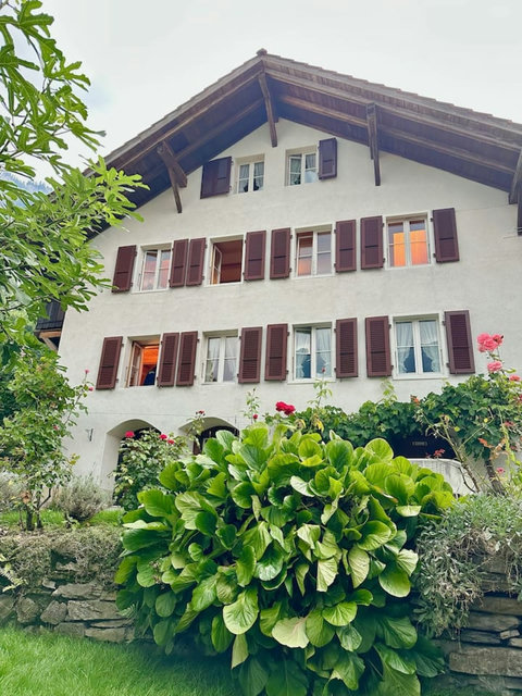 Authentic Swiss Chalet Heritage with Lakeview