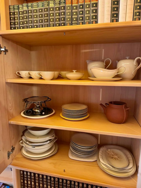 High-quality cutlery and tableware provided — ready for family dinners or group stays
