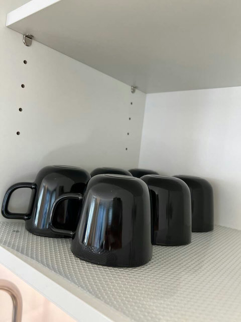 Plenty of mugs for coffee and tea lovers ☕✨ Start your mornings right with well-stocked cups—perfect for slow breakfasts or relaxing evenings after exploring Interlaken.
