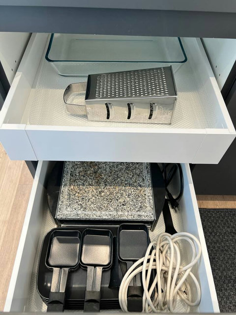 Everything you need for home cooking ✨ Well-equipped kitchen drawers with cookware and essentials, designed for convenience whether you’re preparing a quick breakfast or a full meal.