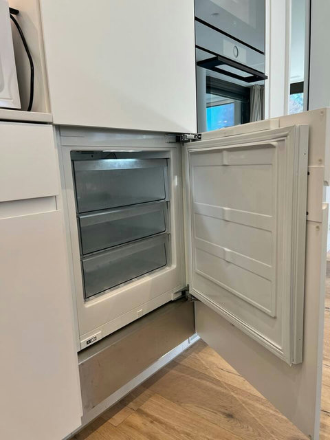 Full-size freezer for longer stays ❄️✨ Ideal for storing ice, frozen meals, or groceries—perfect for families and extended Switzerland stays.