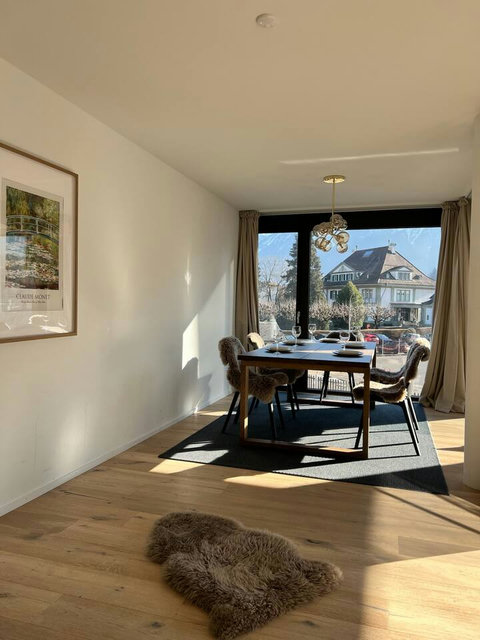 Sunlit dining space with a peaceful village view ️☀️ Enjoy slow breakfasts and relaxed dinners by the window, surrounded by warm textures and natural light—simple, cozy, and distinctly Swiss.