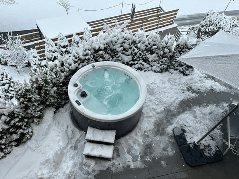 outdoor hot tub