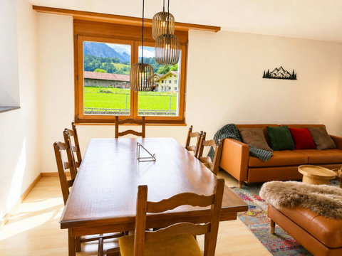 Manor 2 dining area at Chalet Swiss Dream Manor — enjoy family meals by the window with mountain views and a cosy Swiss chalet atmosphere.