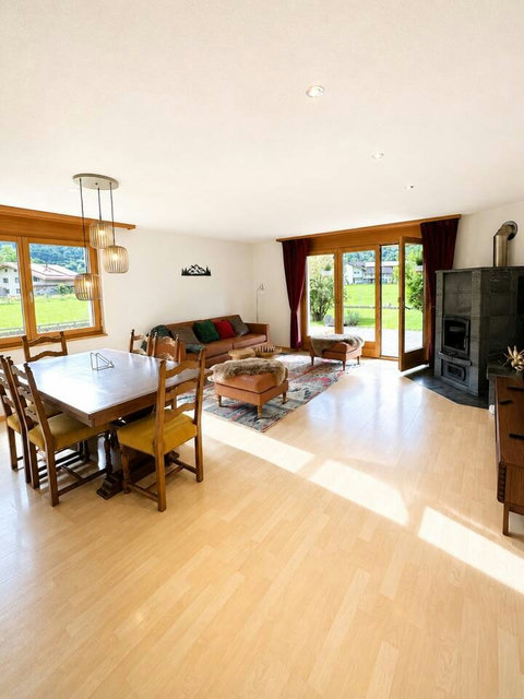 Manor 2 living and dining area at Chalet Swiss Dream Manor — bright alpine comfort with garden access, mountain views and space for family moments.