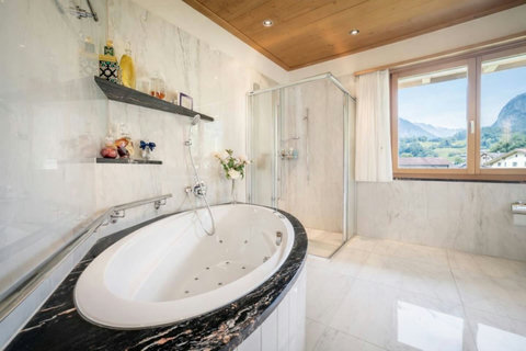 manor 1 jacuzzi