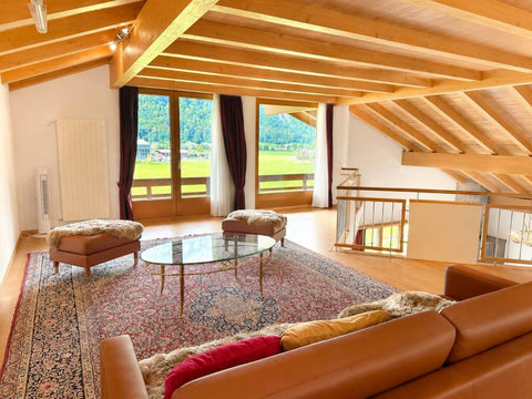 living area mezanine floow