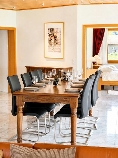 dinnin table manor 1