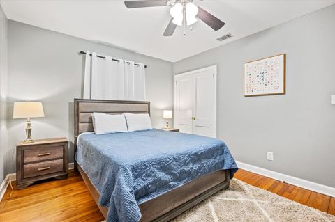 Bedroom 2: Queen Bed