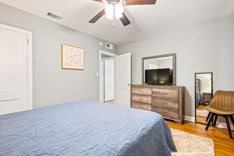 Bedroom 2: Queen Bed