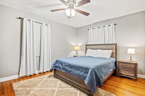 Bedroom 2: Queen Bed