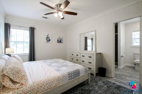 Bedroom 1 | King Bed | Ceiling Fan