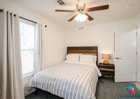 Bedroom 2 | Queen Bed