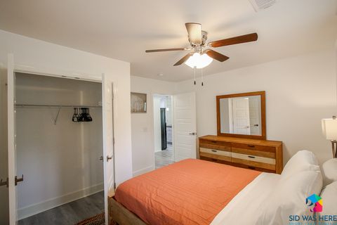 Bedroom 1 | Queen Bed