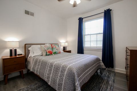 Queen bed in second bedroom