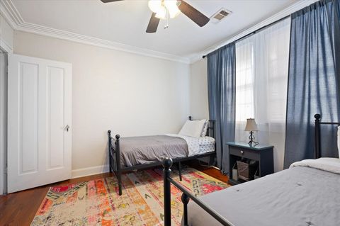 Bedroom 2: 2 Twin Beds