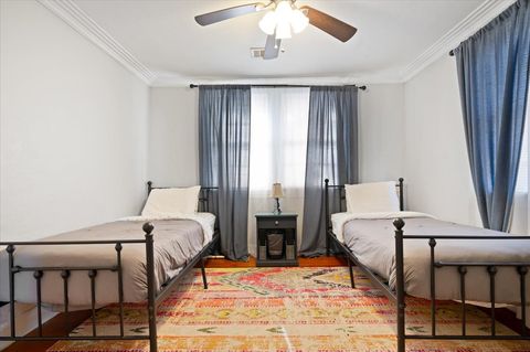 Bedroom 2: 2 Twin Beds