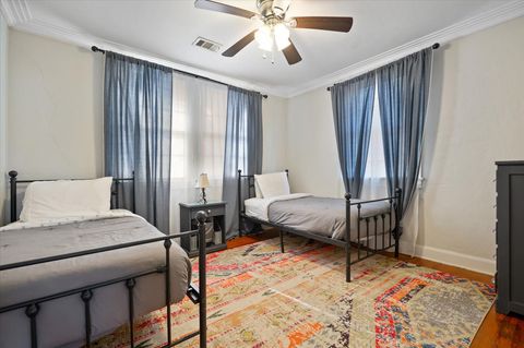 Bedroom 2: 2 Twin Beds