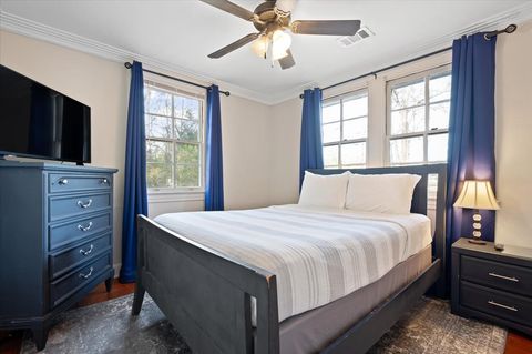 Bedroom 1: Queen Bed