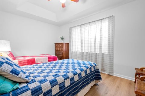 Bedroom 3: Two Twin Beds