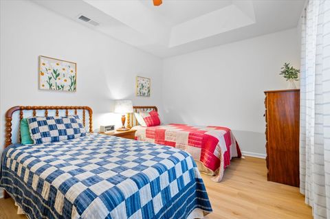 Bedroom 3: Two Twin Beds