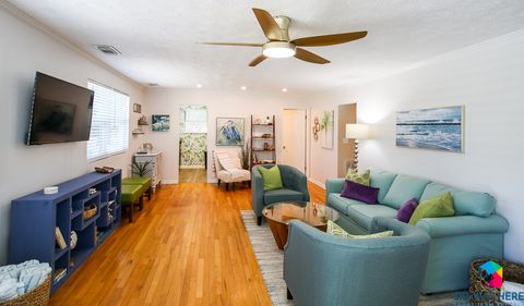 Living Area (Upper Unit)