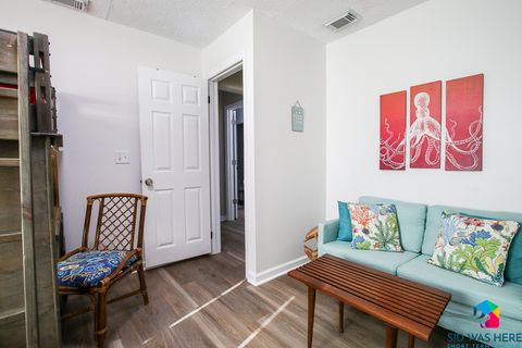 Bunk Bedroom with Couch