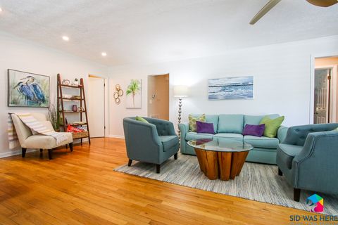 Living Area (Upper Unit)