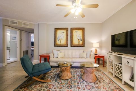 Living Area (Lower Unit)