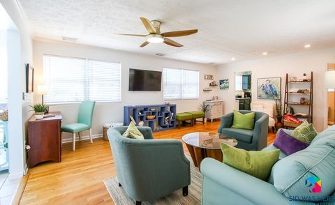 Living Area (Upper Unit)