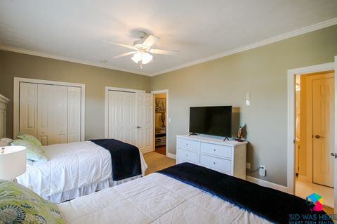 Bedroom 3: 2 Queen Bed