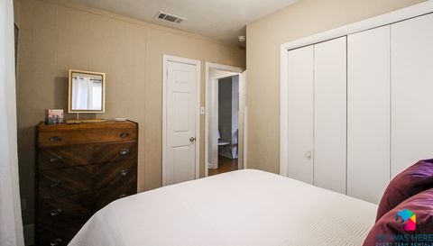 Bedroom 1: Queen Bed