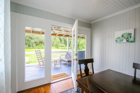 Dining room/Back porch