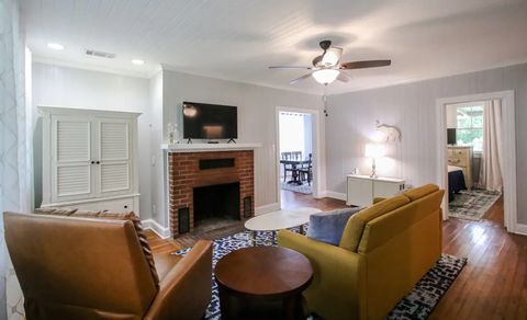 More photos of the spacious living room