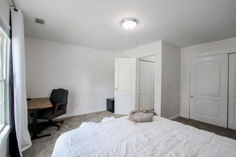 Bedroom 3 with a queen sized bed