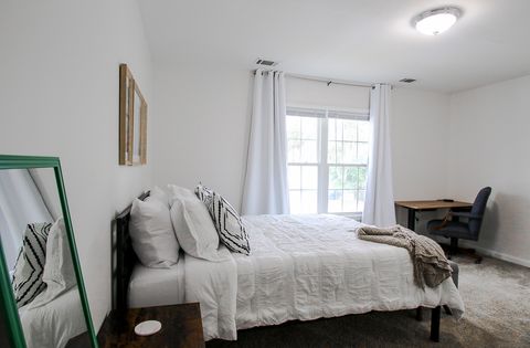 Bedroom 3 with a queen sized bed