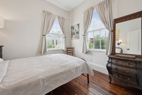 This cozy bedroom features a comfortable double bed, perfect for a restful night’s sleep. The room is thoughtfully decorated to create a welcoming and relaxing atmosphere, making it a great choice for guests seeking comfort and tranquility.